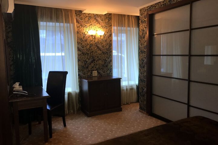 Room 10 of 68