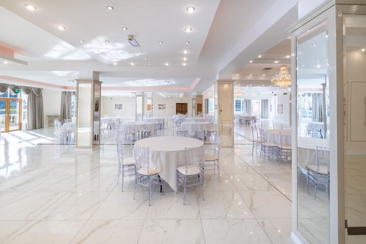 Ballroom/Hall 41 of 49