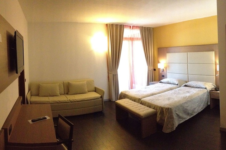 Room 6 of 69