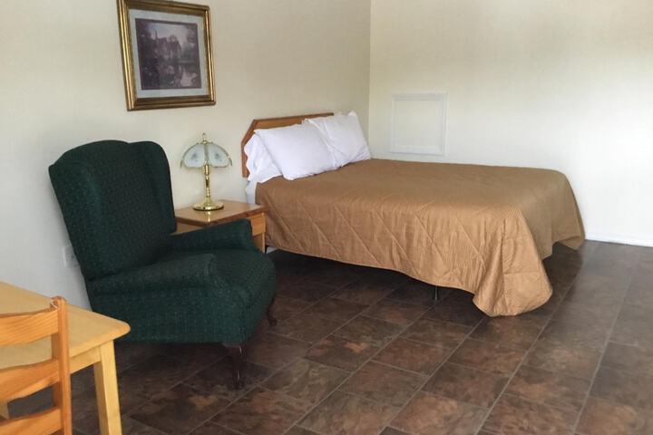 Room 11 of 25