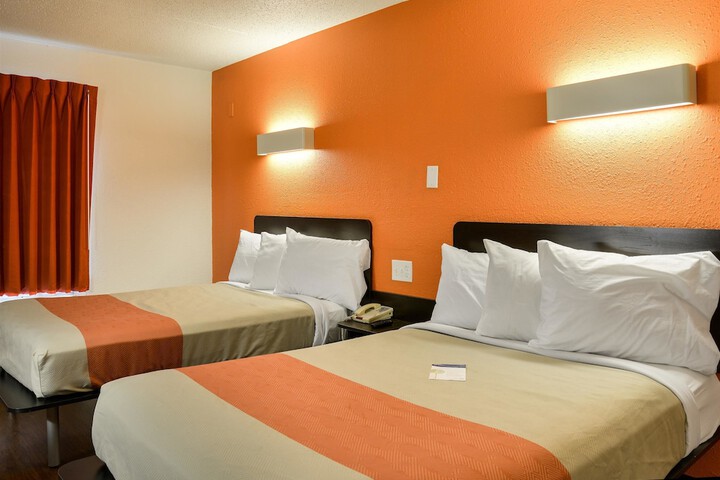 Deluxe Room 2 Double Beds Refrigerator, Microwave (3 of 8)