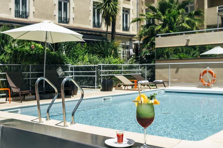Pool Hotel