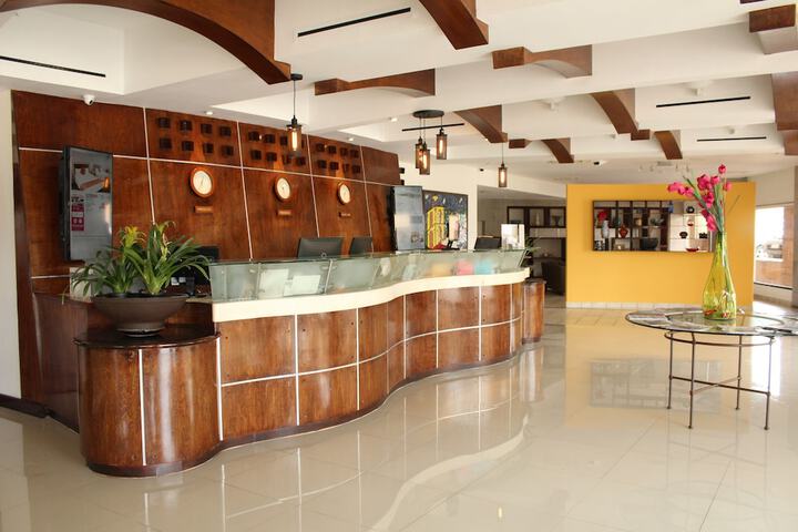 Entrance & Lobby