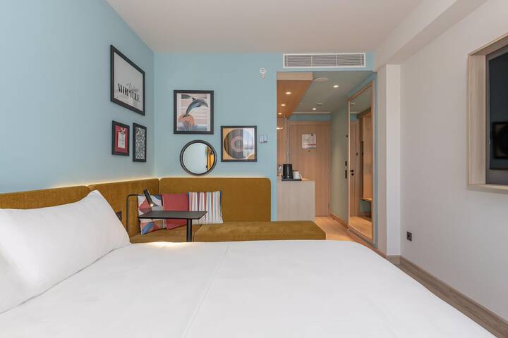 Room 30 of 54