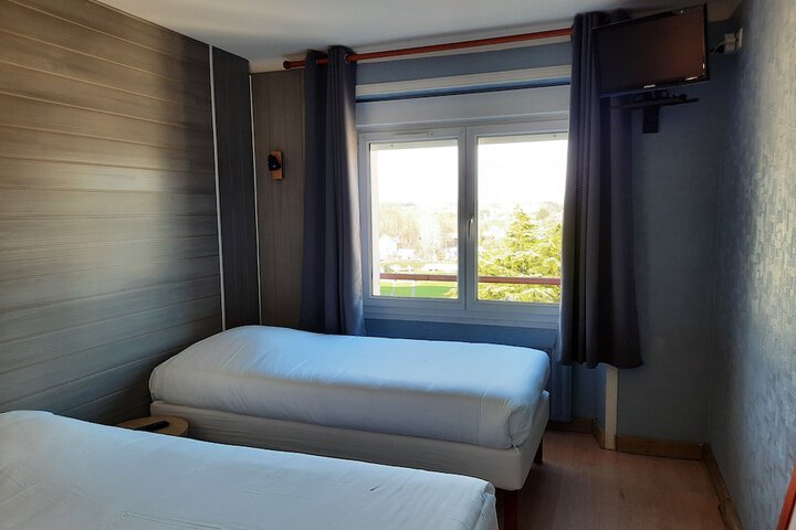 Room 11 of 34
