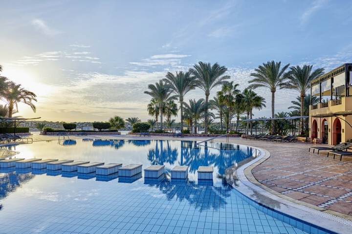 Pool Hotel