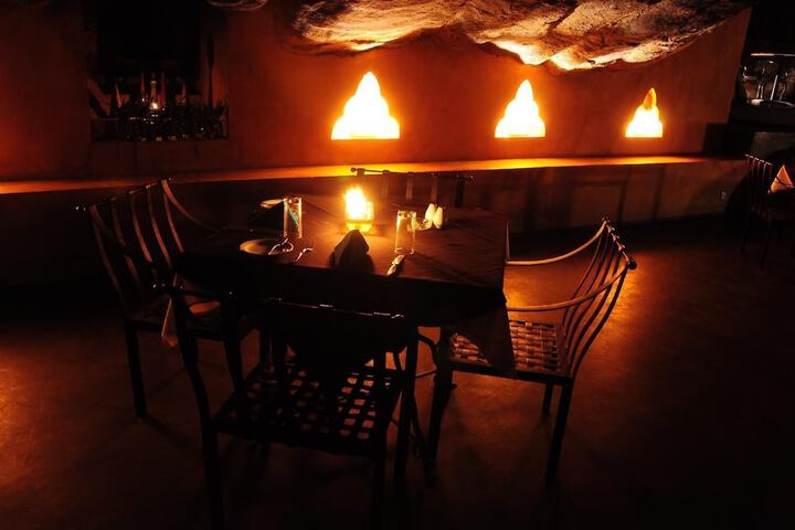 Lounge 16 of 21