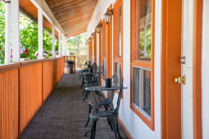 Ballroom/Hall 23 of 28