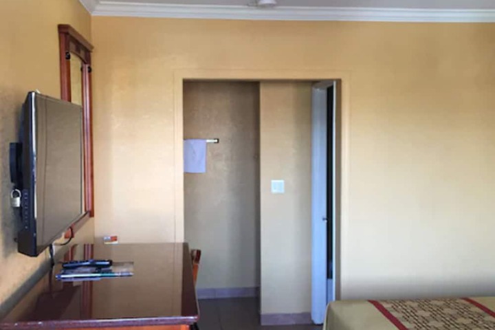 Room 10 of 17
