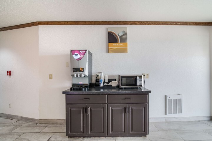 Breakfast/Coffee Service 29 of 34