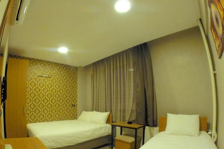 Room 10 of 38
