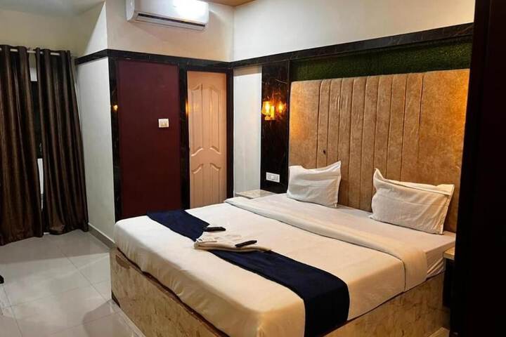 Room 2 of 9