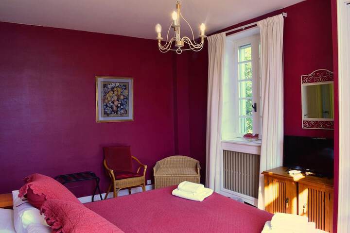 Room 5 of 61