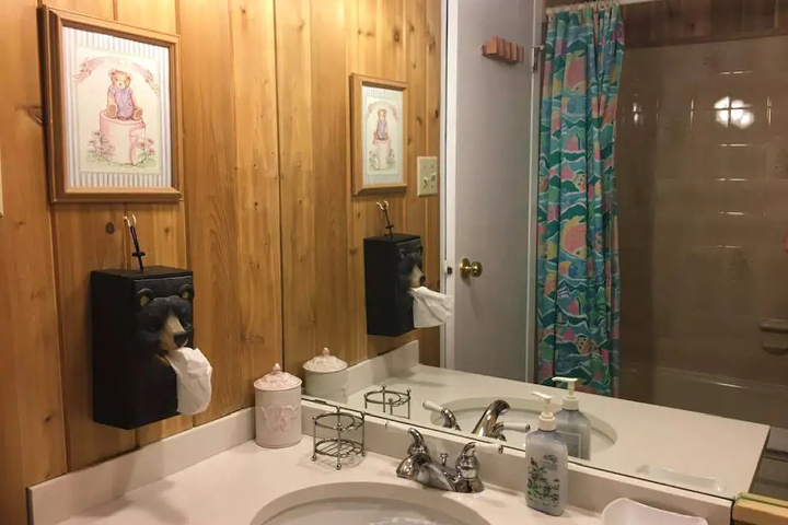 Room 8 of 12