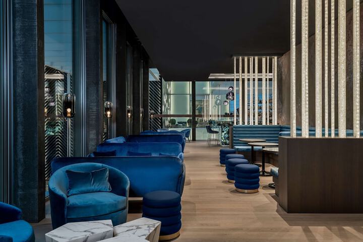 Lounge 76 of 125