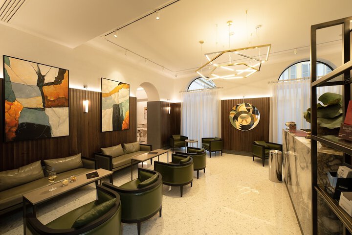 Entrance & Lobby