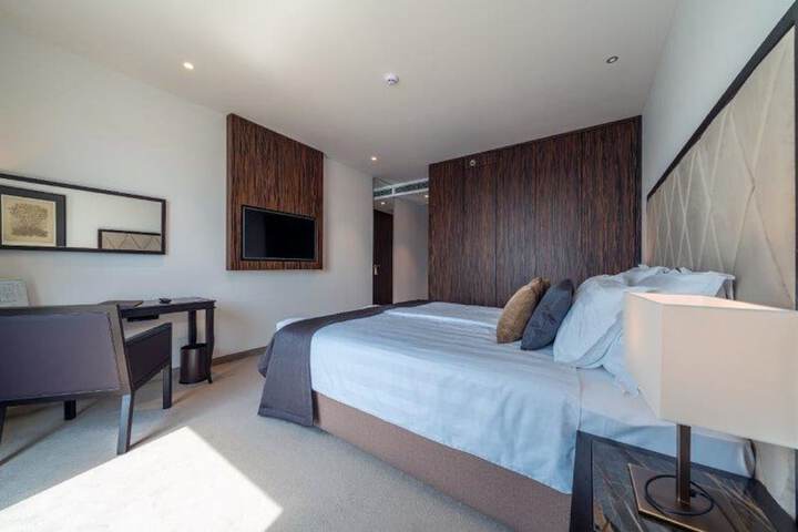 Room 6 of 50