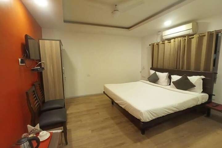 Room 3 of 10