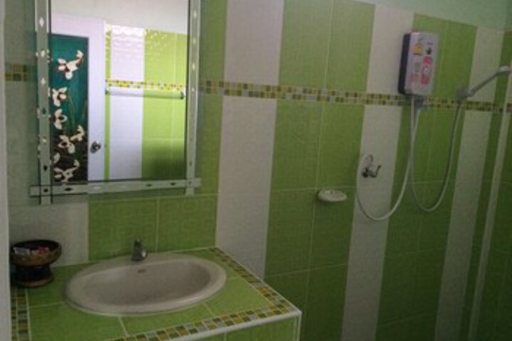 Room 6 of 25