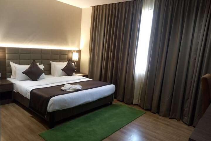 Room 14 of 32