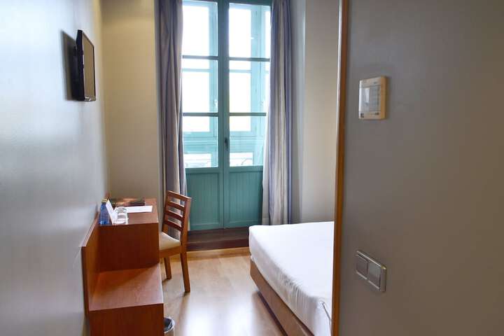 Room 5 of 32