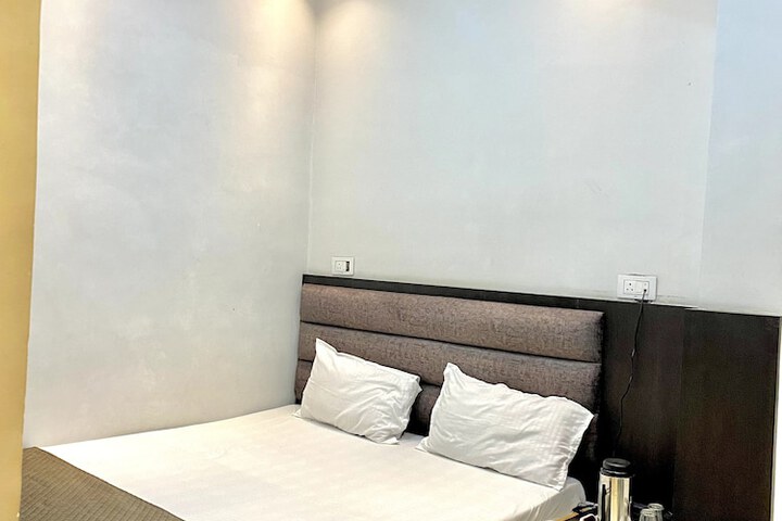 Room 8 of 22