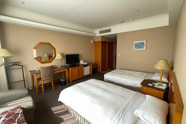 Room 8 of 41