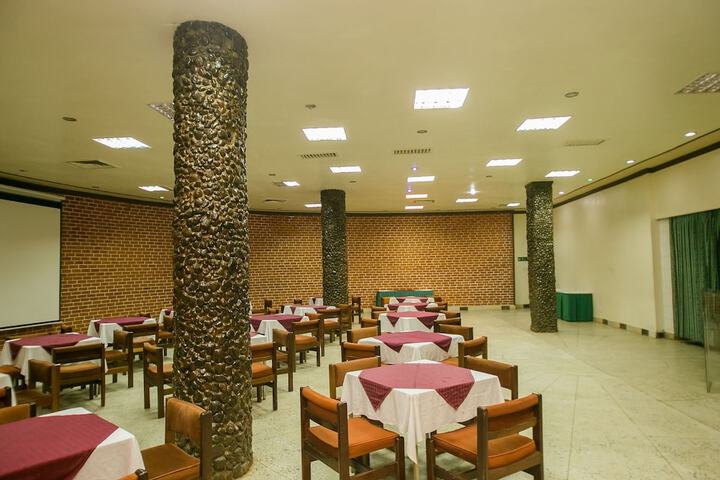 Dining 136 of 194