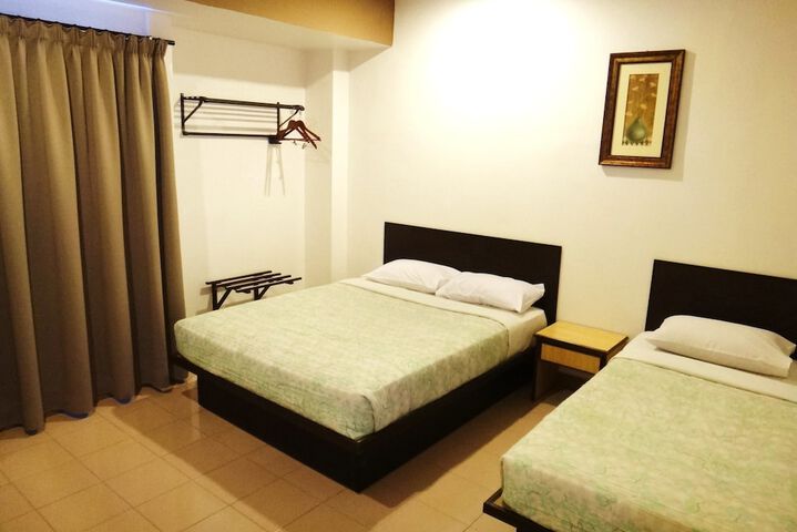 Room 8 of 34