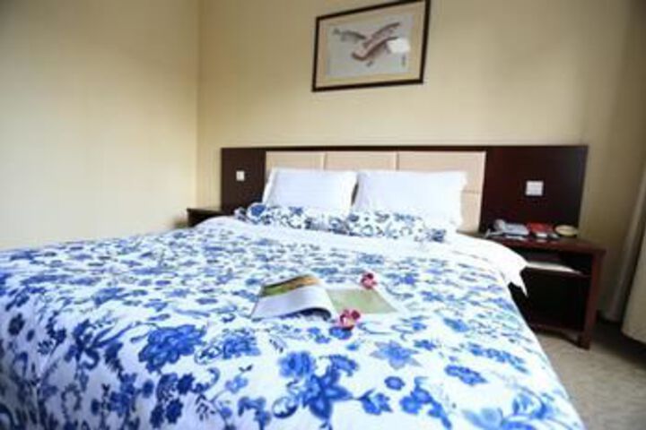 Room 12 of 19