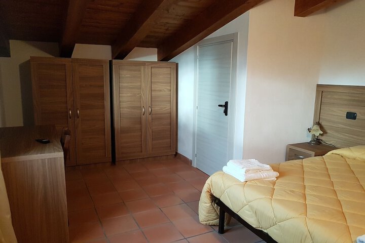 Room 7 of 27