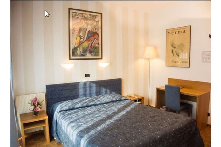 Room 12 of 34