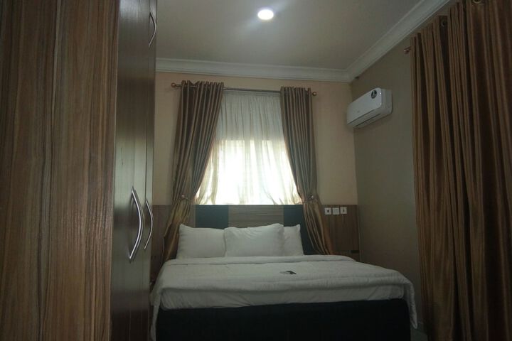 Room 11 of 21