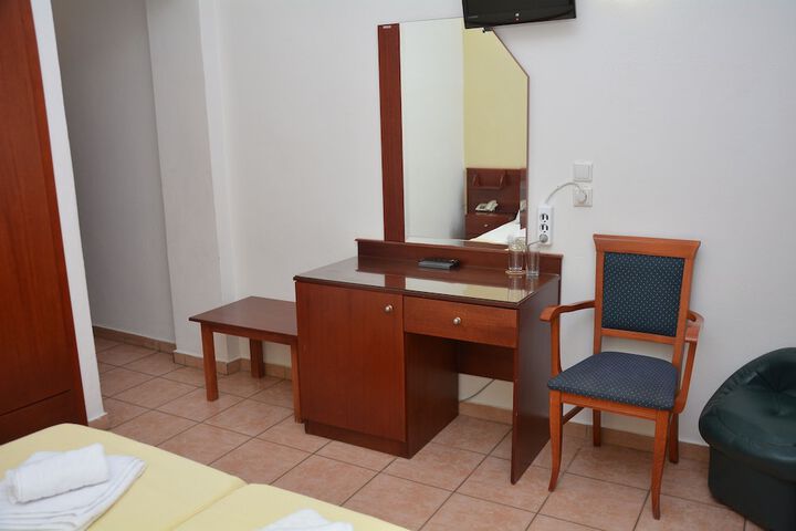 Room 32 of 37