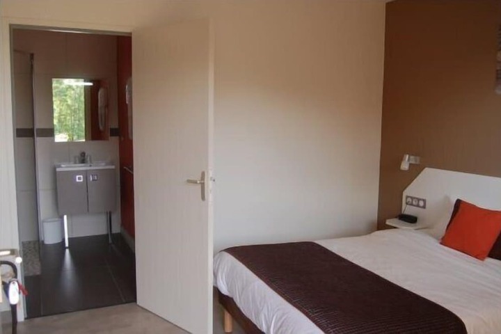 Room 8 of 61