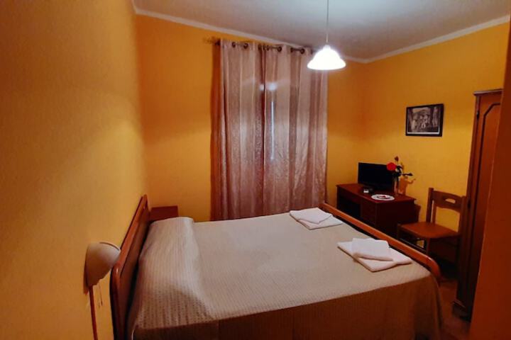 Room 11 of 16