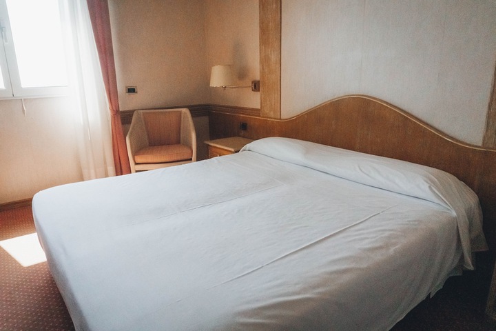 Room 14 of 68