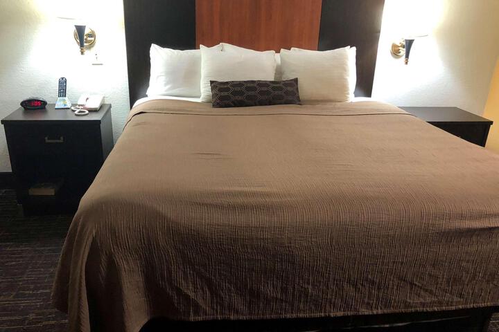 1 King Bed High Speed Internet Accessible Microwave and Refrigerator, Coffee Maker Iron (5 of 10)
