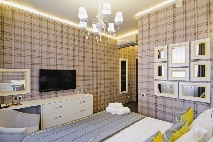 Room 9 of 63