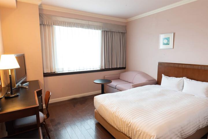 Room 5 of 42