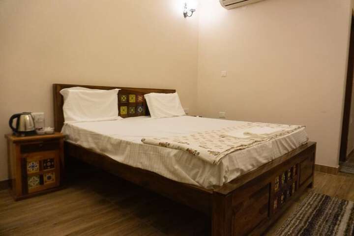 Room 6 of 22