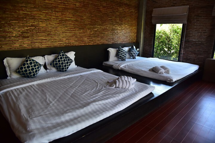 Room 2 of 34