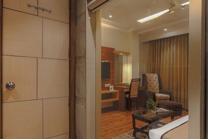 Room 53 of 77