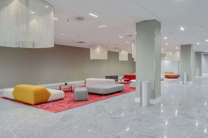 Entrance & Lobby