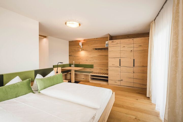 Room 10 of 44