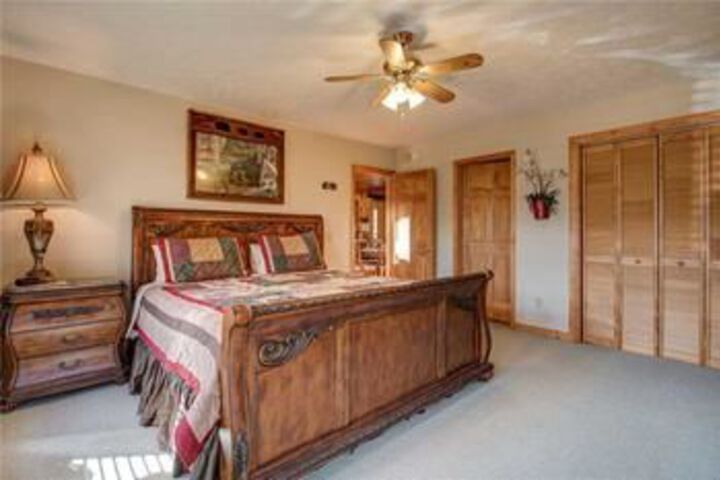 Room 6 of 28