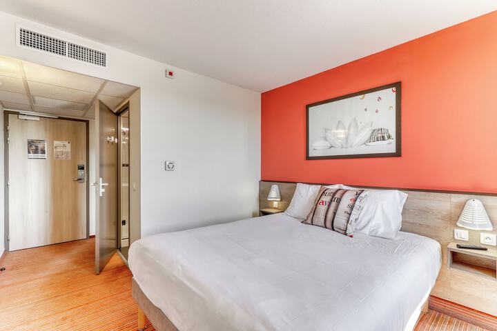 Room 9 of 20