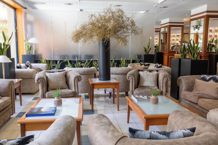 Guest Lobby