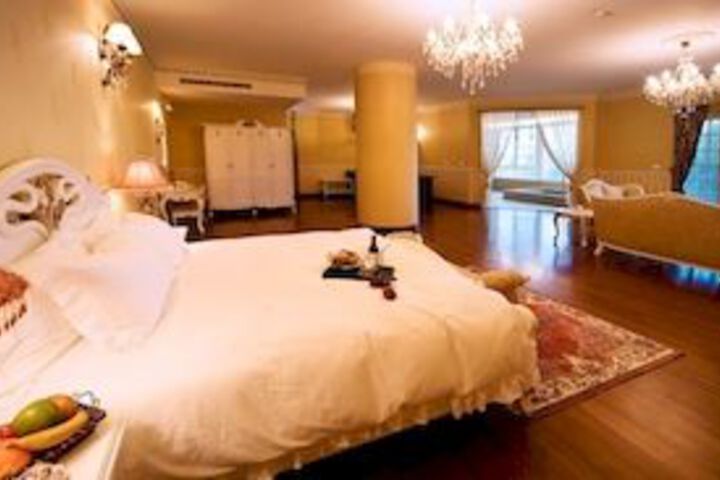 Room 10 of 23