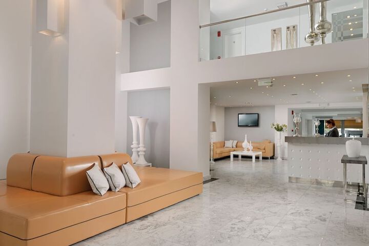 Entrance & Lobby